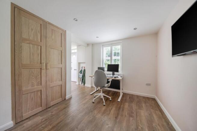 4 bed Detached for sale Image 10