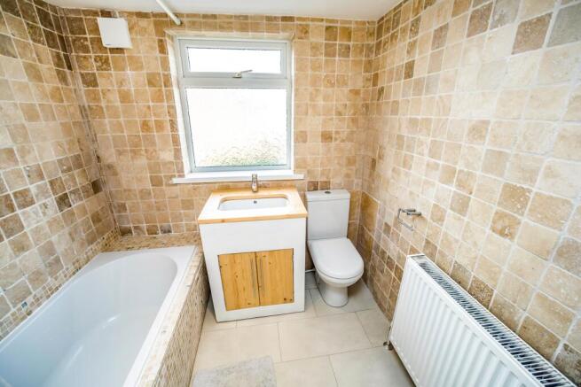 2 bed House to rent Image 5