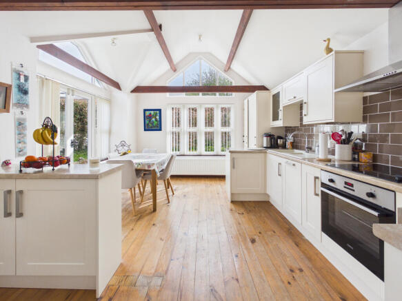 CAM01354G0-PR0699-STILL001