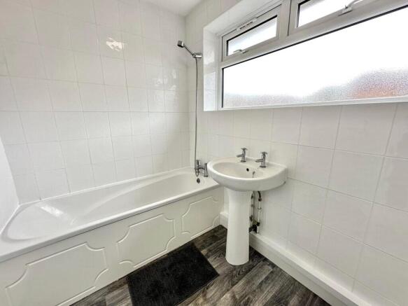 3 bed Semi-Detached for sale Image 11