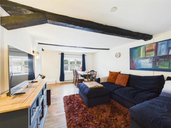 Sitting room 3 .jpg
