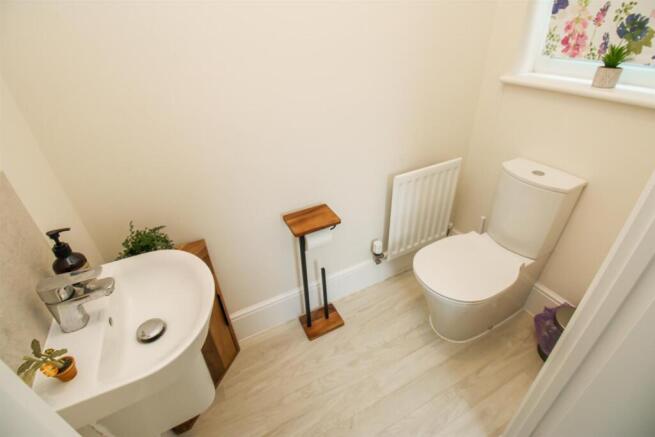 4 bed Detached for sale Image 8