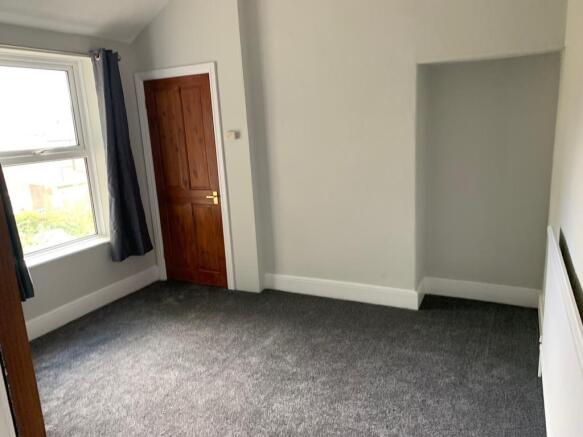 2 bed End of Terrace to rent Image 9