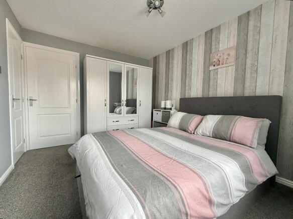 2 bed Flat for sale Image 11