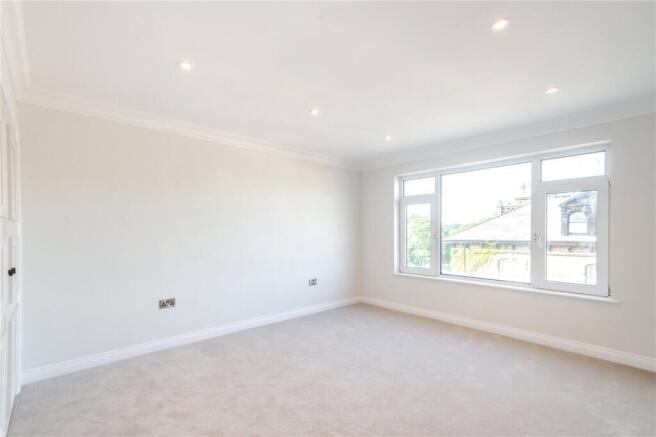 3 bed Flat for sale Image 12