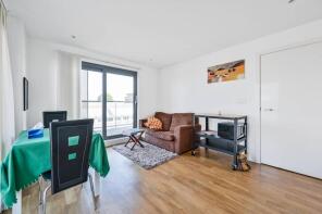 305, West Carriage House, Royal Carriage Mews, London SE18 6GA