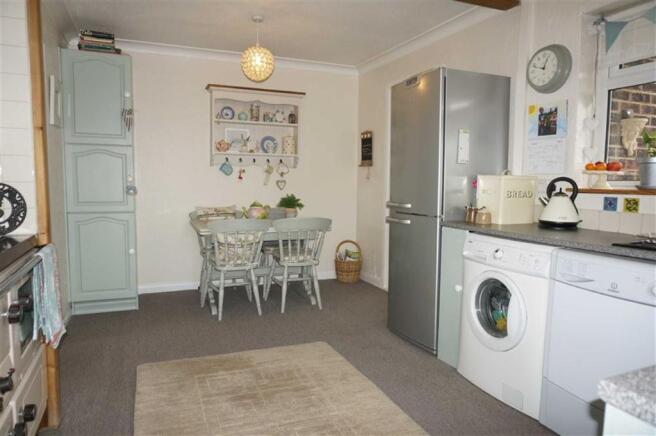Spacious Dining Kitchen