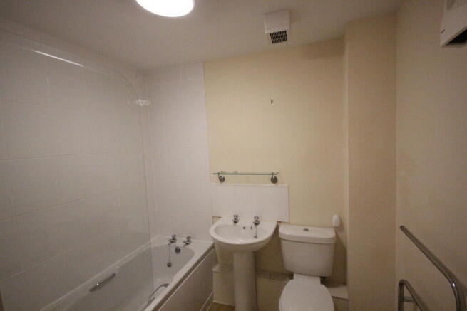2 bed Flat to rent Image 5