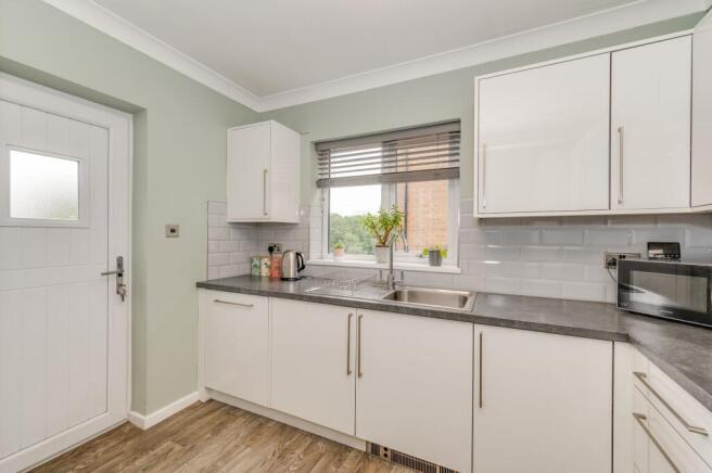 3 bed Semi-Detached for sale Image 6