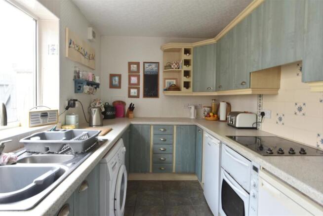 KITCHEN / BREAKFAST ROOM