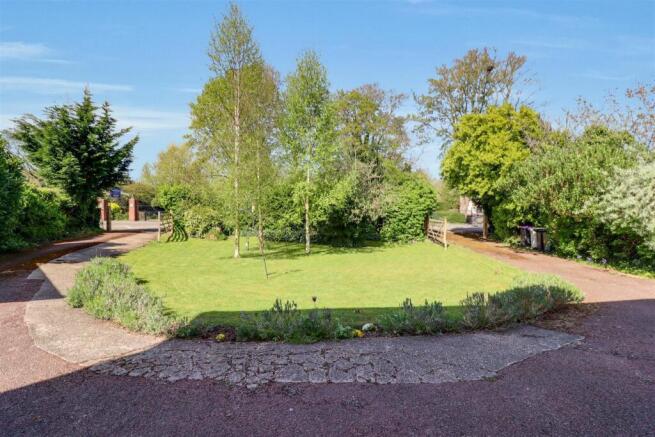 Grounds & Gardens