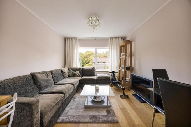 Diana Close, E18