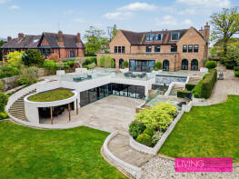 11, Broad Walk, London N21 3DA
