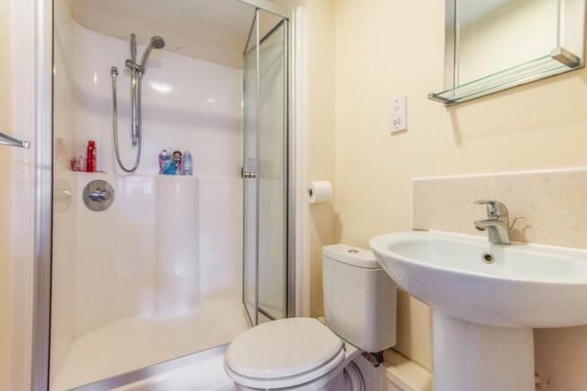 2 bed Flat to rent Image 6