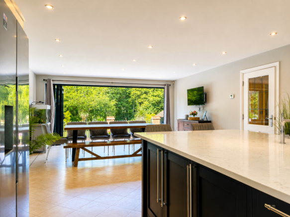 6 bed Detached for sale Image 9