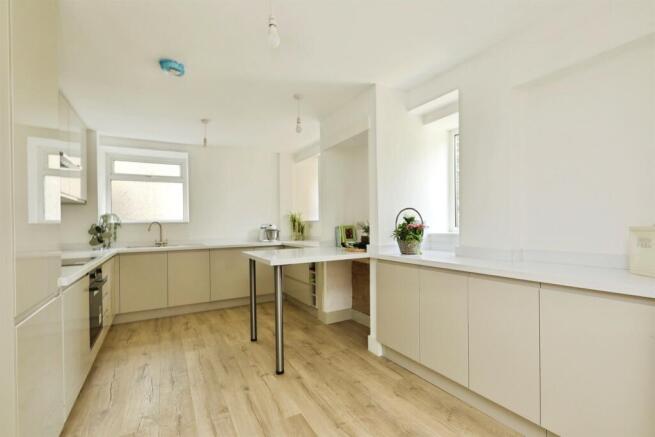 3 bed Detached for sale Image 6