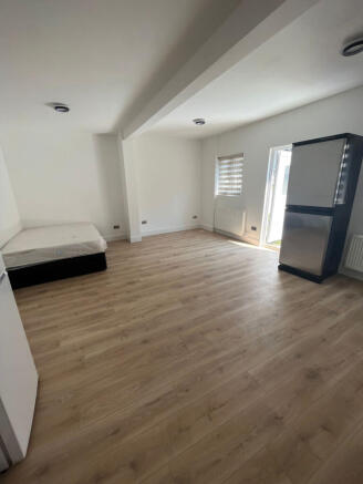 Modern & Spacious Studio Apartment ¿ Excellent