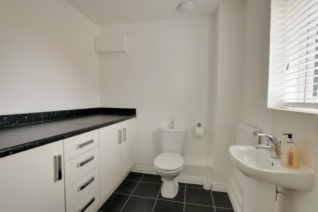 CLOAKROOM/UTILITY