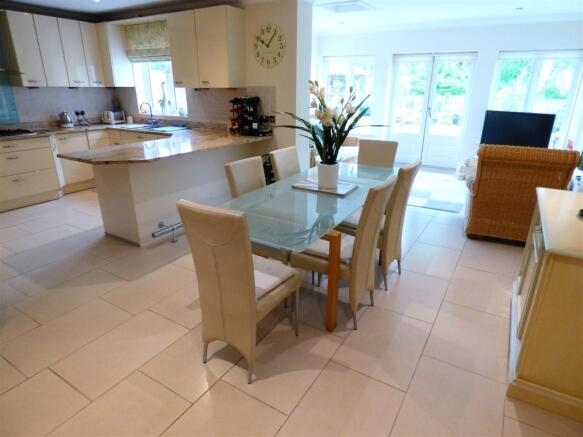 KITCHEN/DINING/GARDEN ROOM