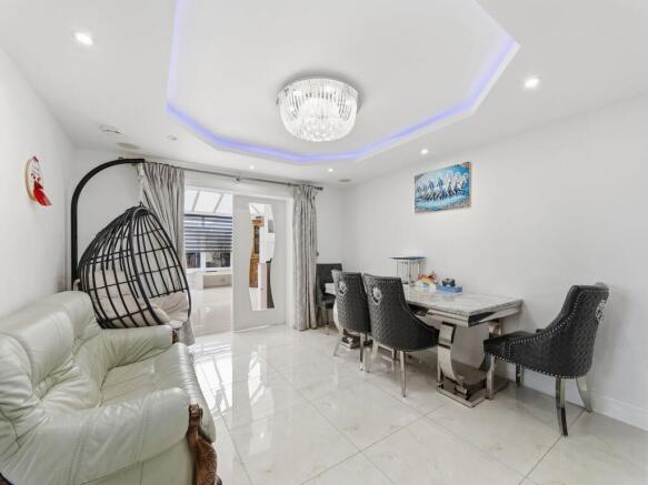 4 bed Detached for sale Image 9
