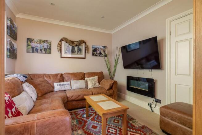 5 bed House for sale Image 9