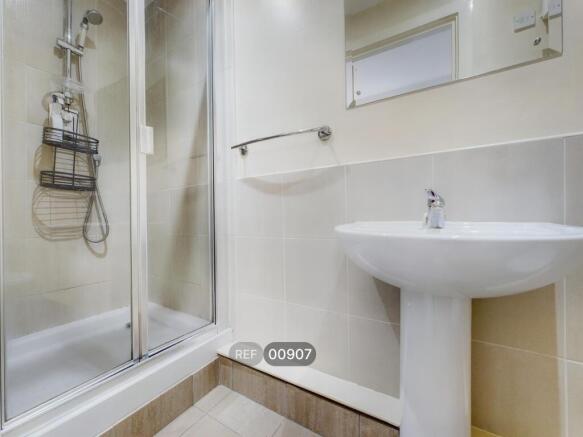 2 bed Apartment to rent Image 12
