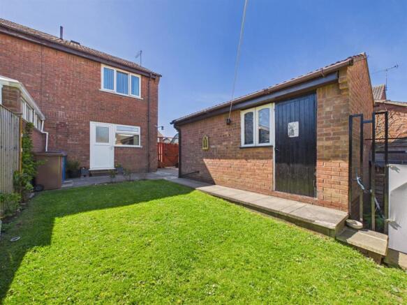 2 bed Semi-Detached for sale Image 11
