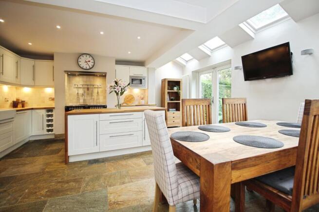 3 bed Semi-Detached for sale Image 6