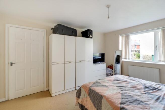 2 bed Flat for sale Image 6