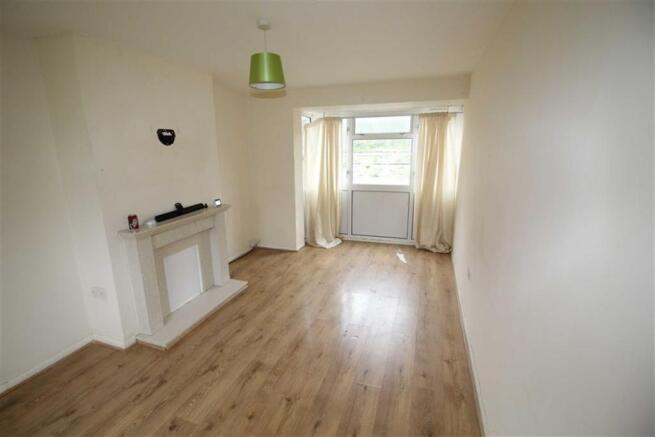 LOUNGE / DINING ROOM