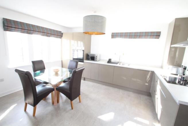 Kitchen/Dining/Loung