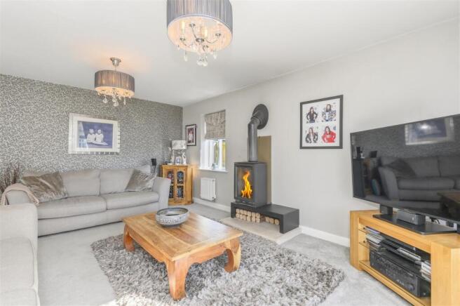 5 bed Detached for sale Image 12