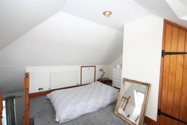 Bedroom..JPG