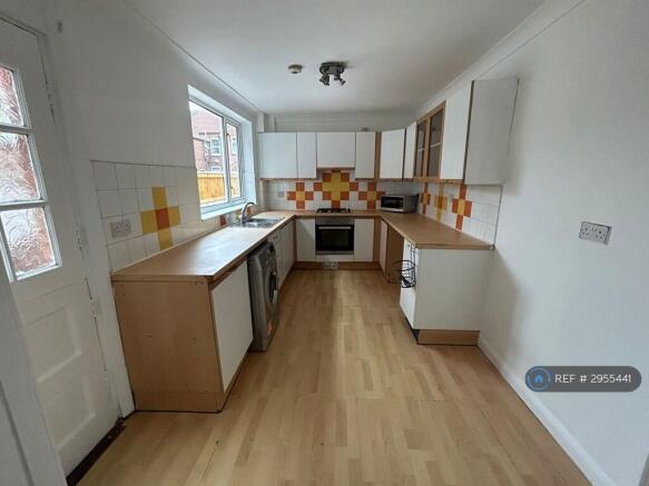 3 bed Terraced to rent Image 4
