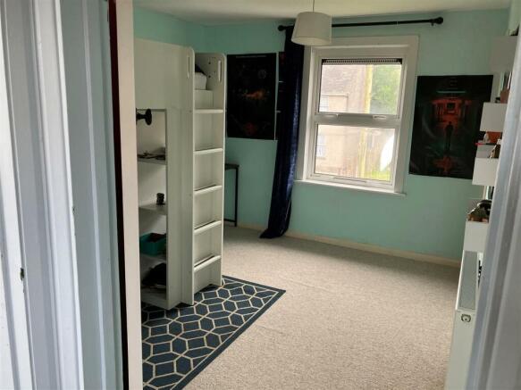 Bed 2.jpg