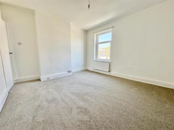 2 bed End of Terrace to rent Image 7