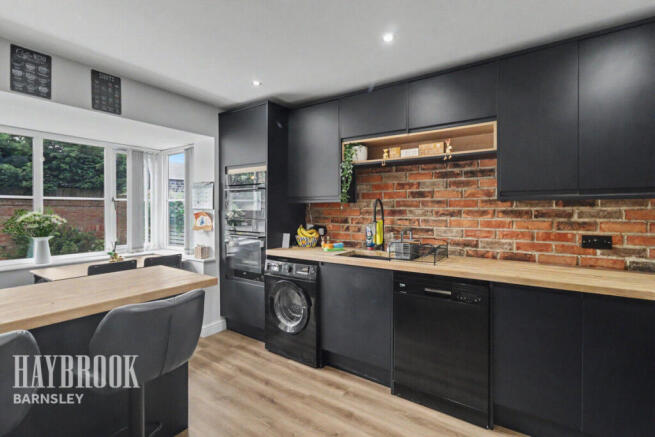 4 bed Detached for sale Image 6