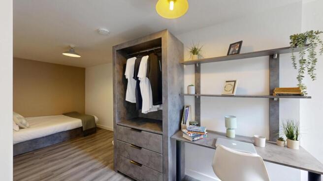 4 bed House to rent Image 11