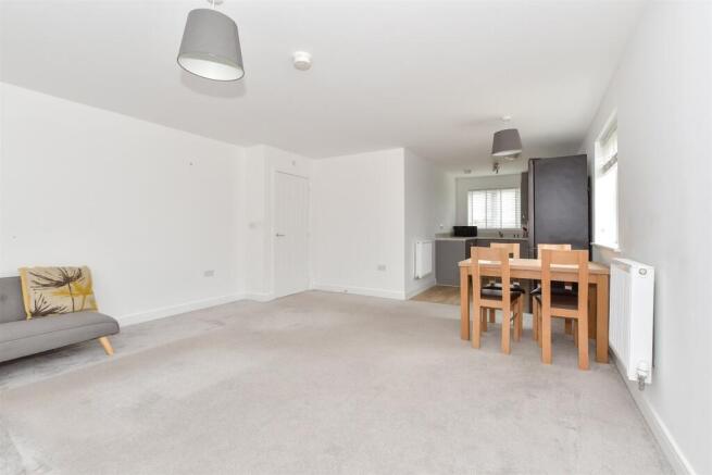 Lounge/Dining Area