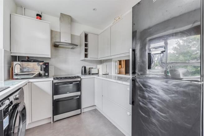 flat-courtlands-crescent-banstead-109.jpg