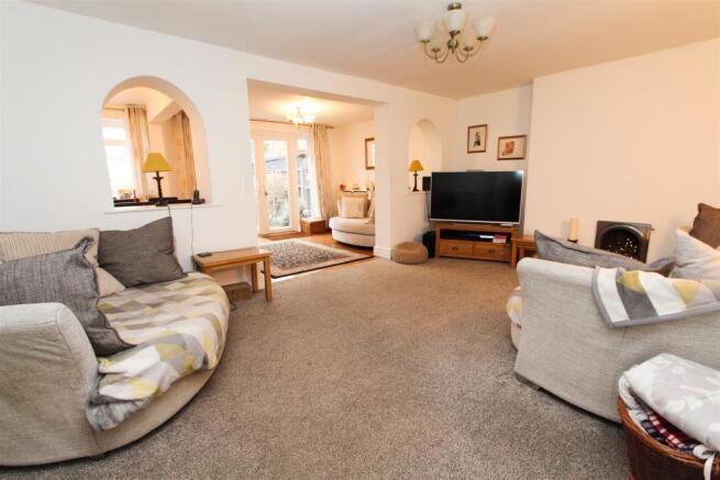 LIVING ROOM.jpg