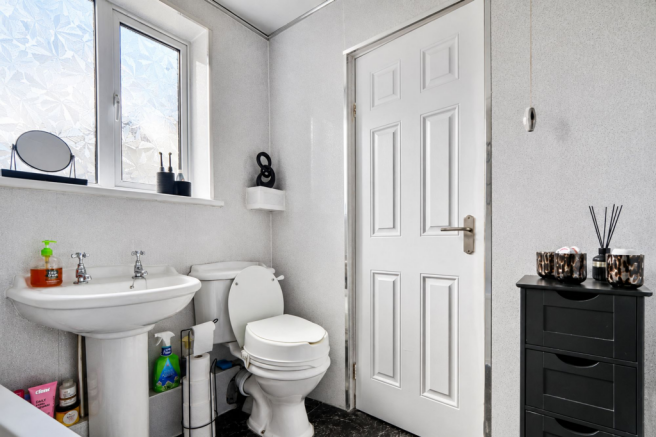 3 bed Terraced for sale Image 9