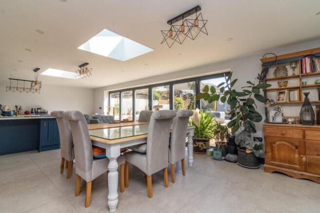 OPEN PLAN LIVING AREA