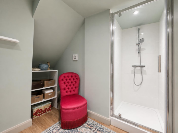 2 bed Character Property to rent Image 9