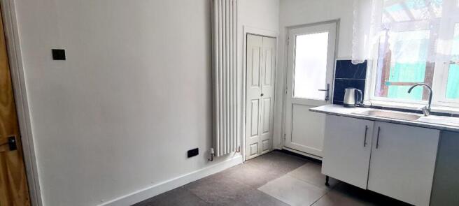 3 bed Terraced to rent Image 5
