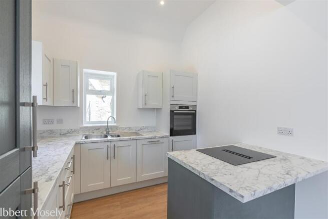 22 Kitchen.jpg