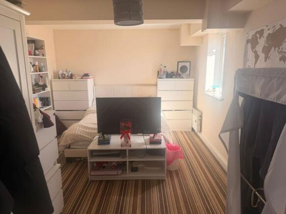 2 bed Flat for sale Image 6