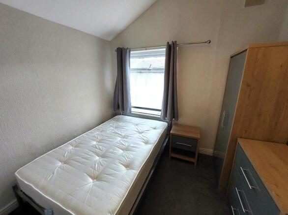 1 bed House Share to rent Image 5