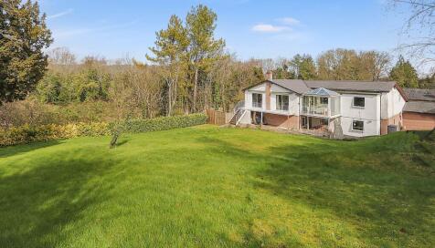 Pangbourne - set in a prime location. Only a few mins from the shops and amenities
