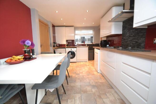 3 bed Semi-Detached for sale Image 6